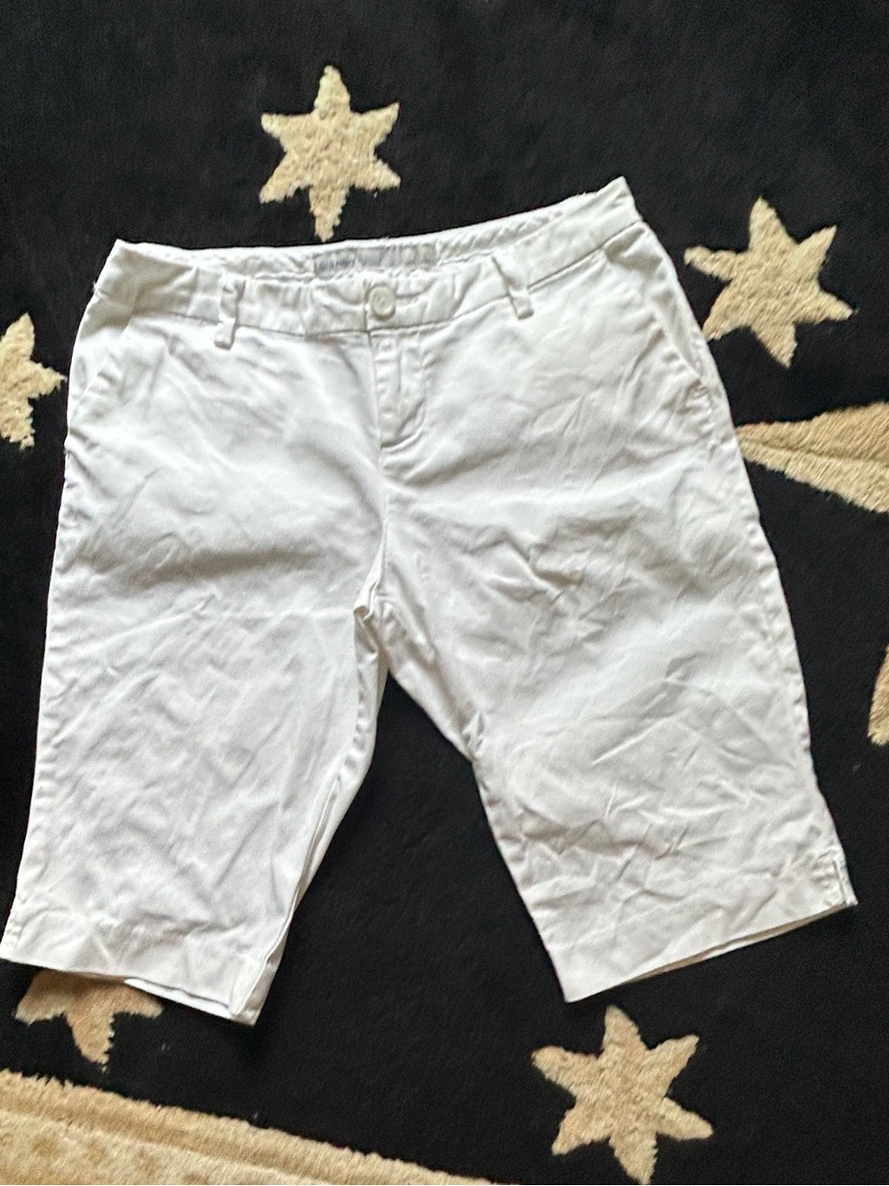 🔥Old Navy White Bermuda Shorts - Lightweight Mid-Length